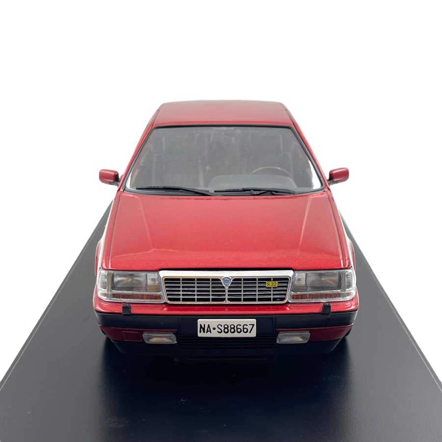 Modellino Auto Mitica 1/18 Lancia Thema 8.32 Ferrari Winner
